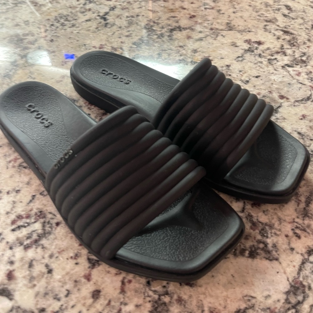 Croc slides black